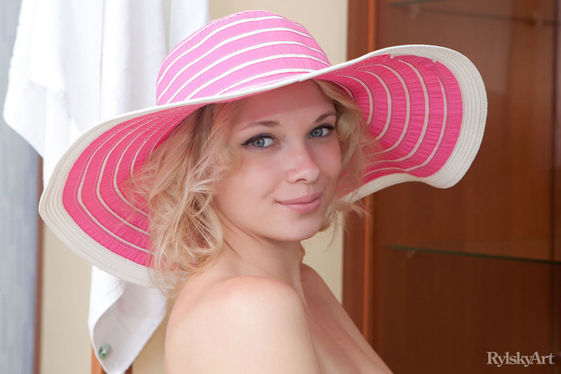 Дина, 20
